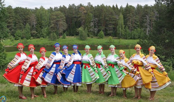 В музее «Василёво» прошёл фольклорный праздник «Троицкие гуляния»