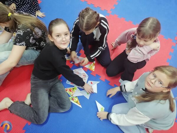 Игровая программа «Краски осени» в изостудиях «Палитра» и «Колорит»